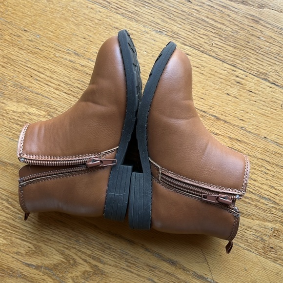 Boots - Picture 6 of 6